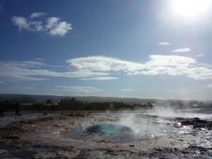 Début jaillissement Geyser en Islande